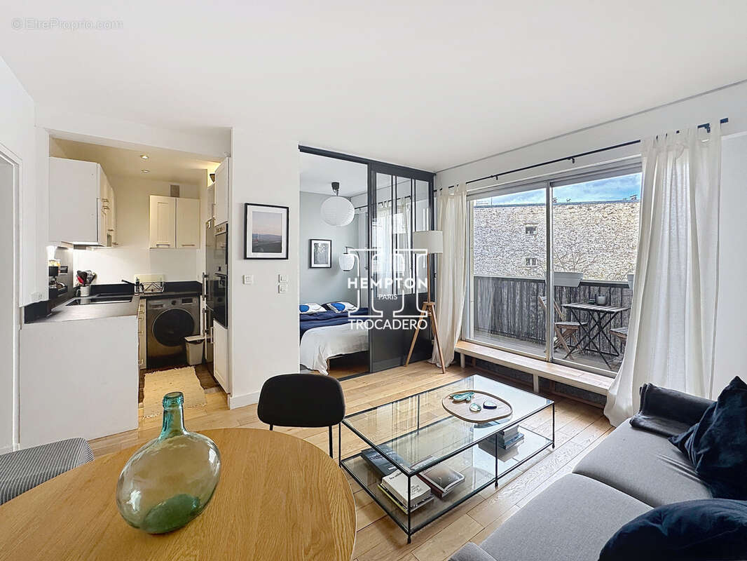 Appartement à PARIS-16E
