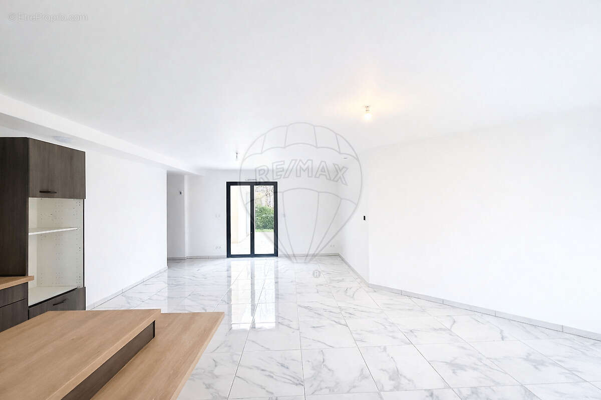 Maison à CHAILLEVETTE