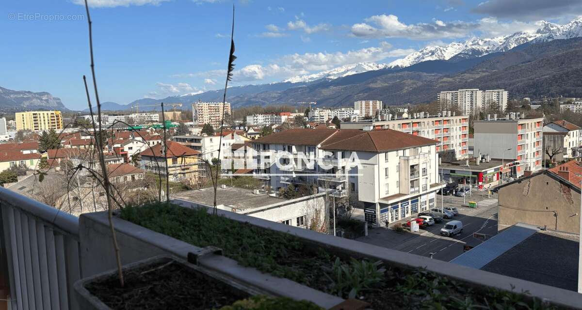 Appartement à SAINT-MARTIN-D'HERES