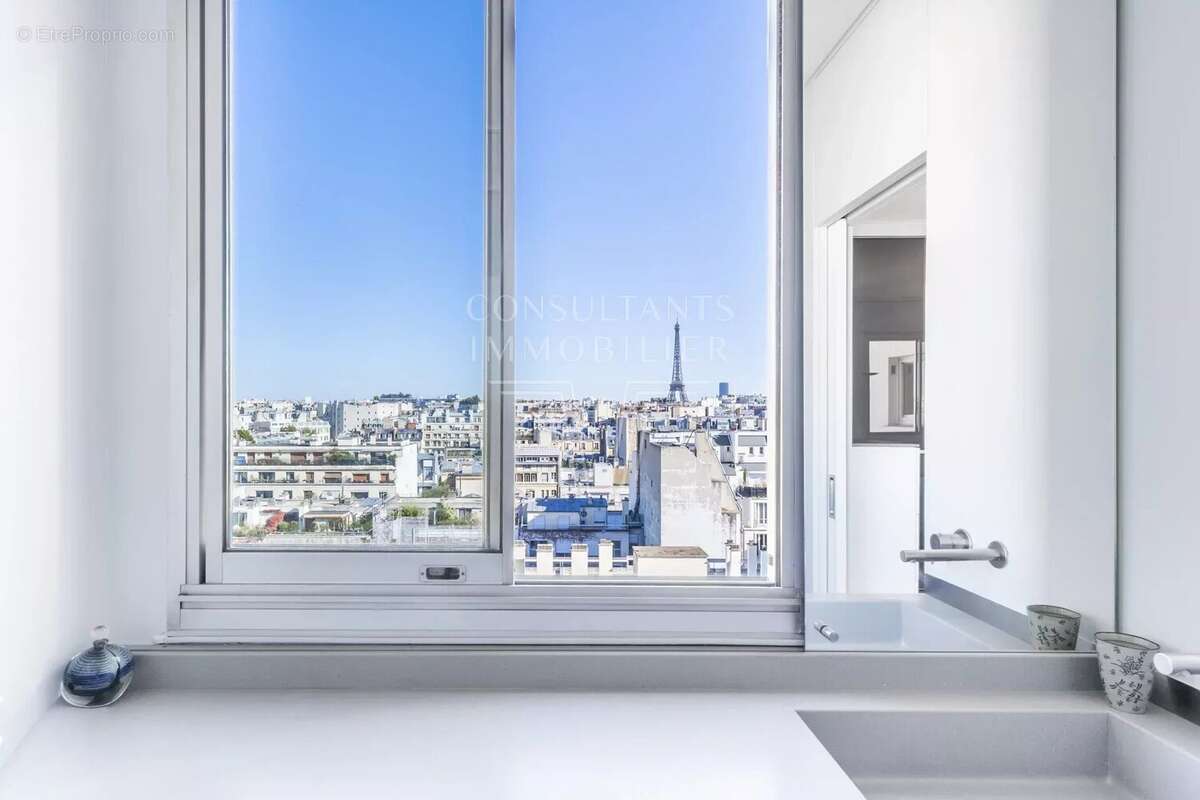 Appartement à PARIS-16E