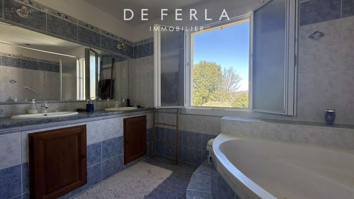 Maison à PEYROLLES-EN-PROVENCE