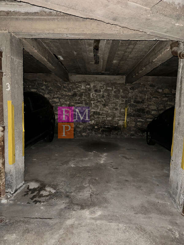 Parking à PARIS-12E