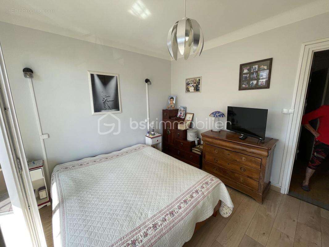 Rare ! superbe T2 traversant avec garage fermé privé, cave et deux balcons - photo 8