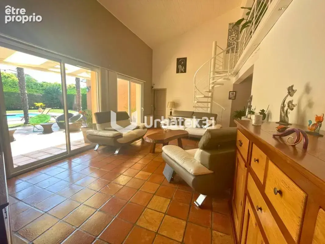 Maison - 8 pièces - 175 m² - photo 3