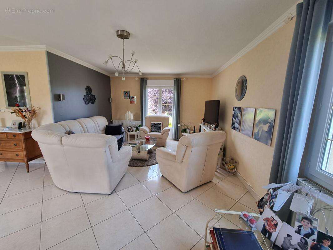 Maison à LES BORDES