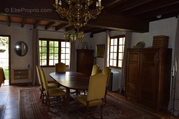 Maison à SAINTE-COLOMBE-SUR-GUETTE