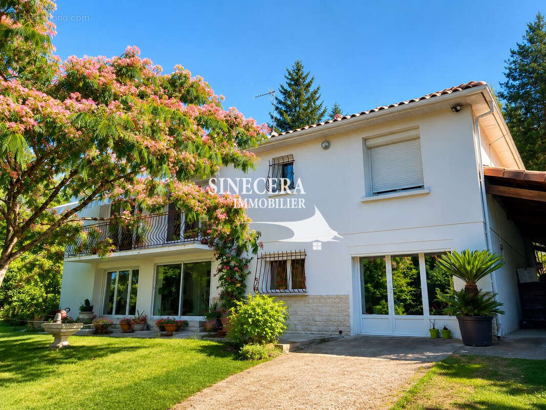 Maison 155 m² à Riberac  - photo 2
