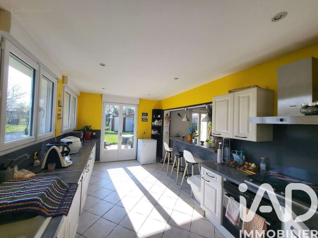 Maison 125 m² à Roncenay  - photo 4