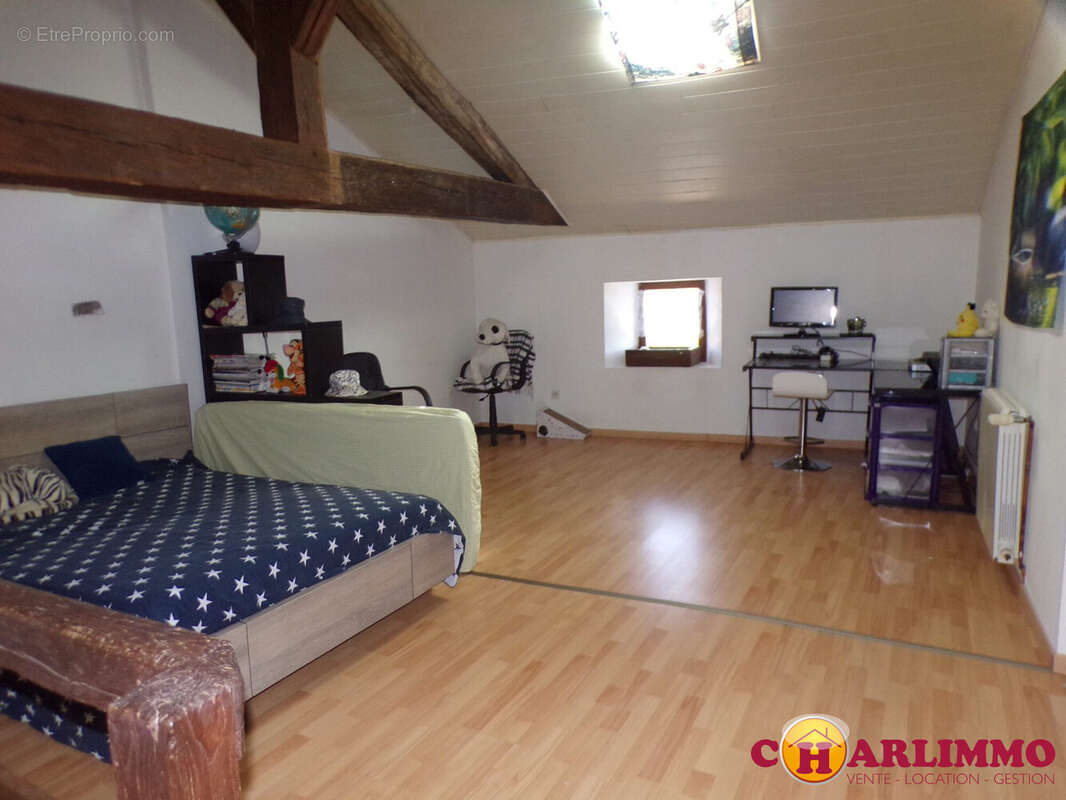 Maison 102 m² à Chabanais  - photo 5
