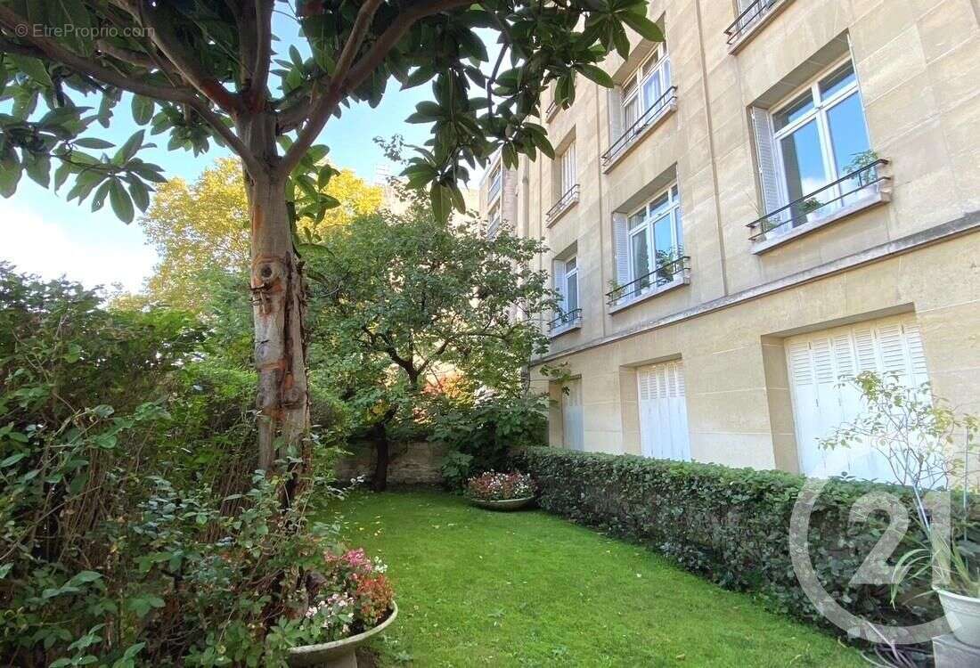 Appartement à NEUILLY-SUR-SEINE