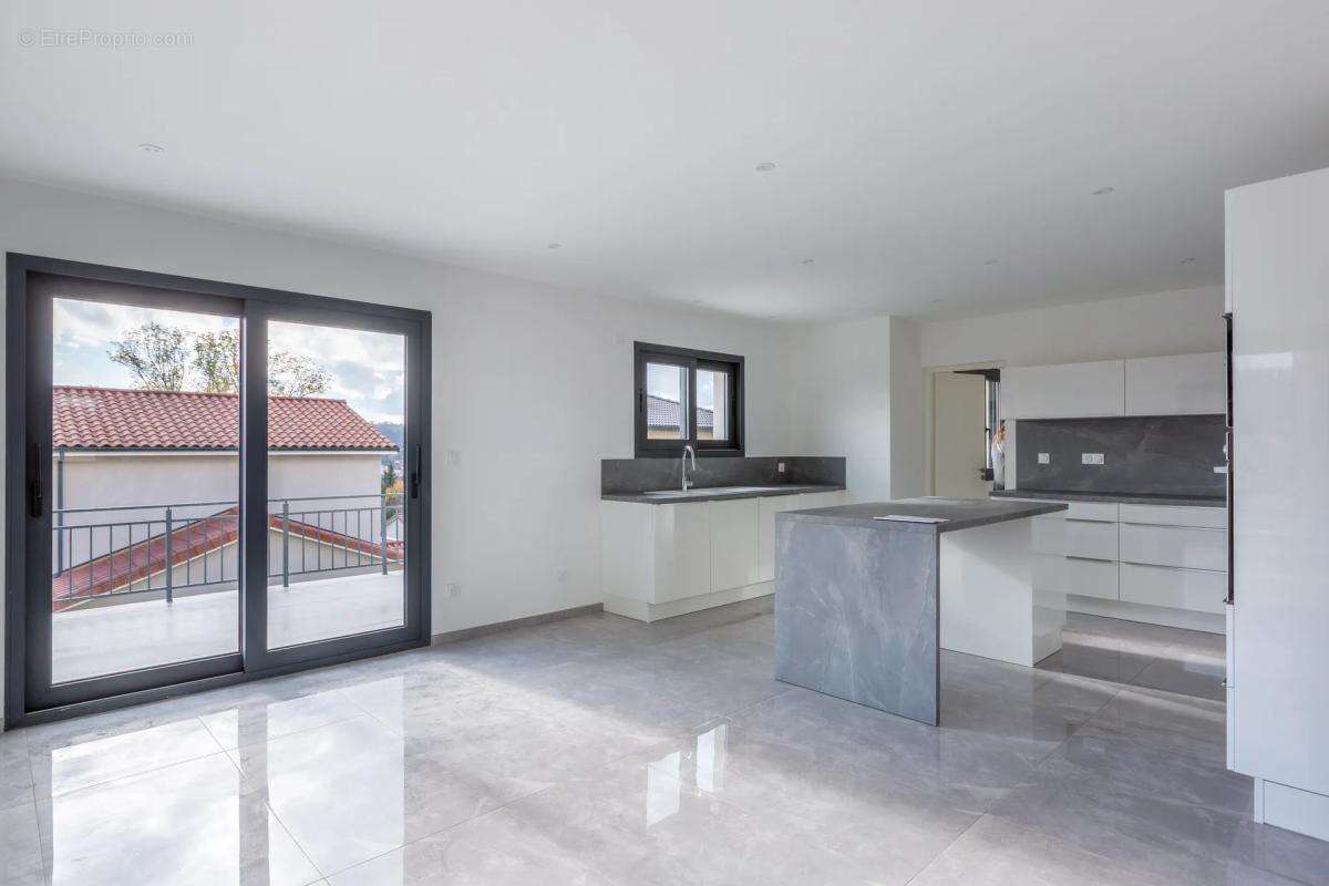 Maison à BOURGOIN-JALLIEU