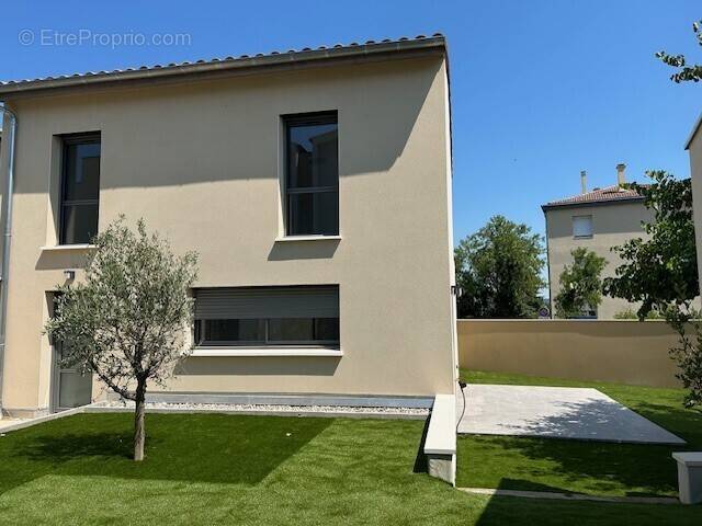 Maison à SAINT-PAUL-TROIS-CHATEAUX