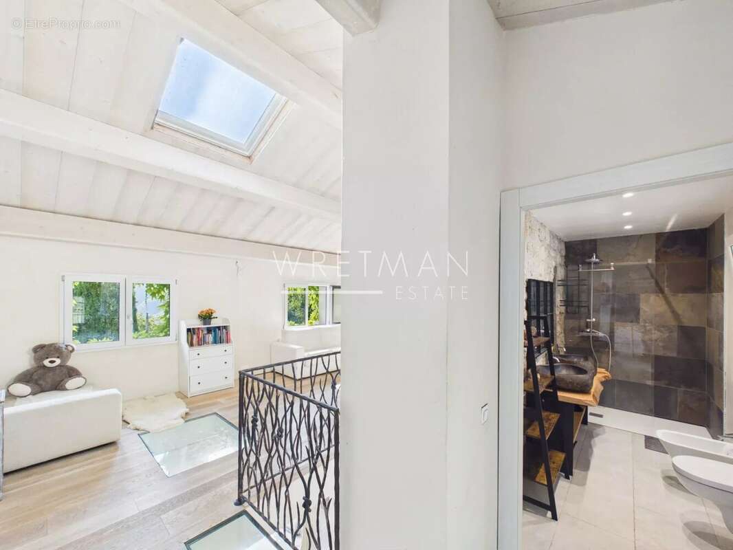 Maison en pierre avec piscine, jacuzzi et panorama exceptionnel - Sospel - photo 10