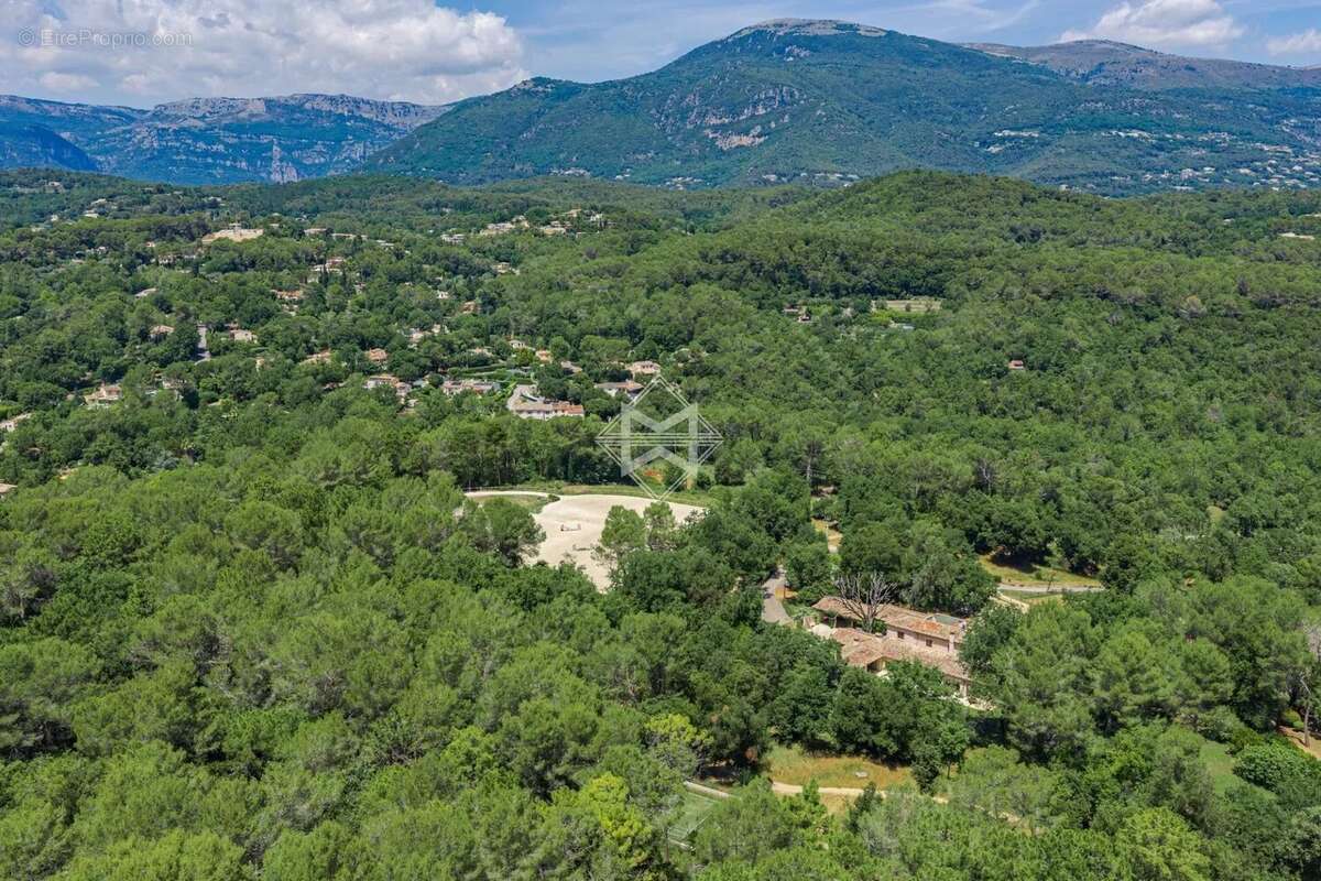 Maison à ROQUEFORT-LES-PINS