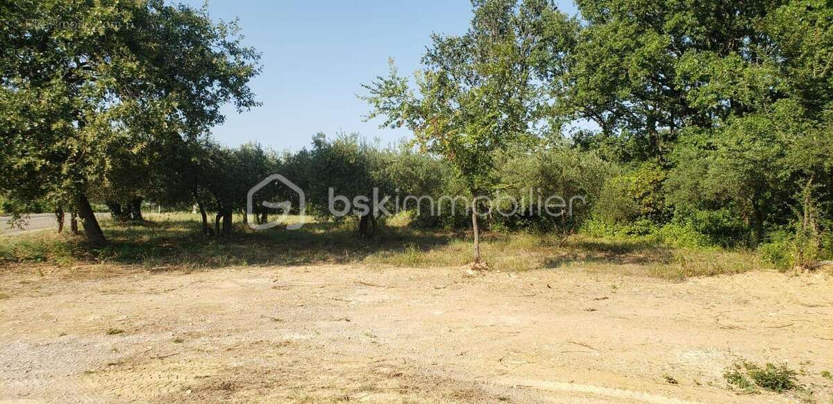 Terrain à VEZENOBRES