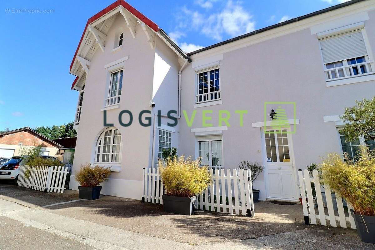 Maison à BIEVRES