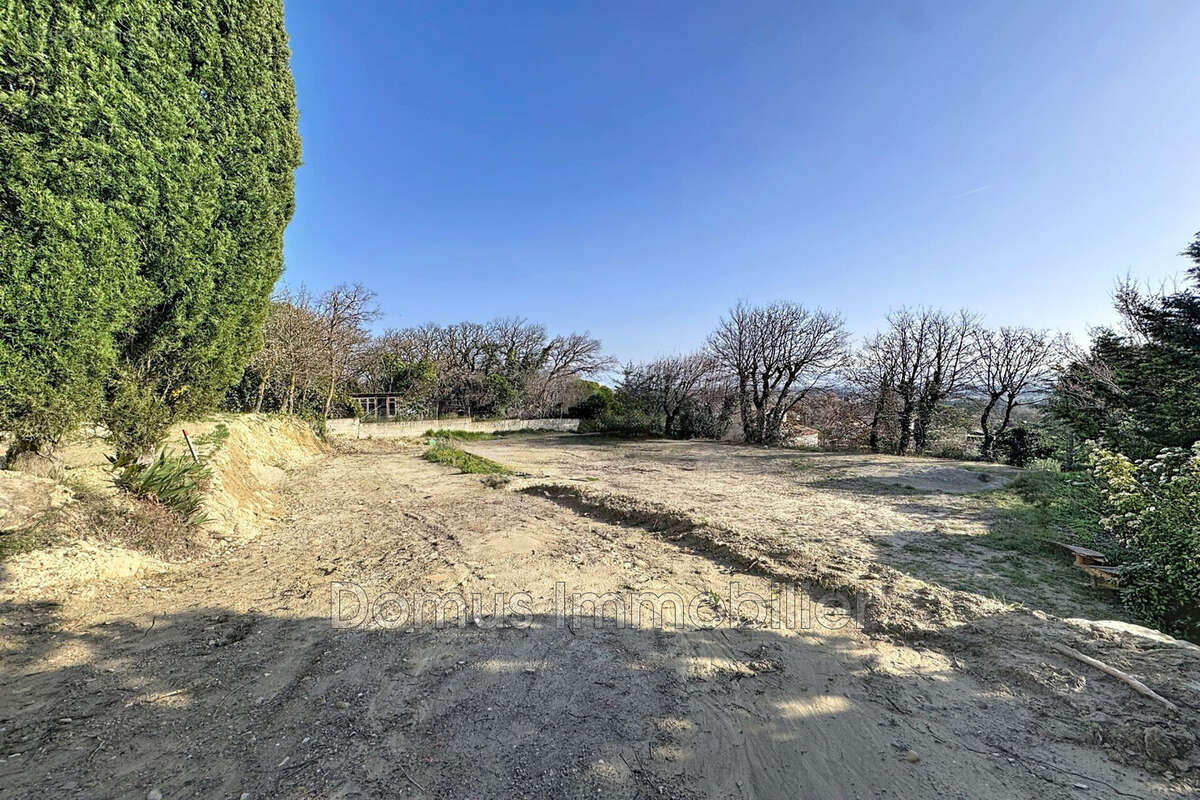 Terrain à CAUMONT-SUR-DURANCE