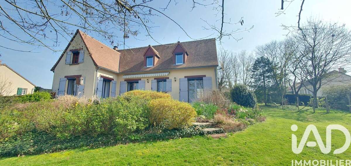 Maison 145 m² à Saint-Calais  - photo 7