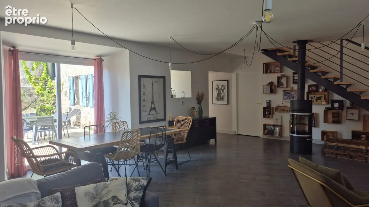 Laguiole, maison de caractère en pierre entièrement rénovée - photo 9