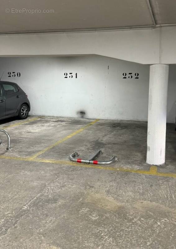 Parking à COLOMBES