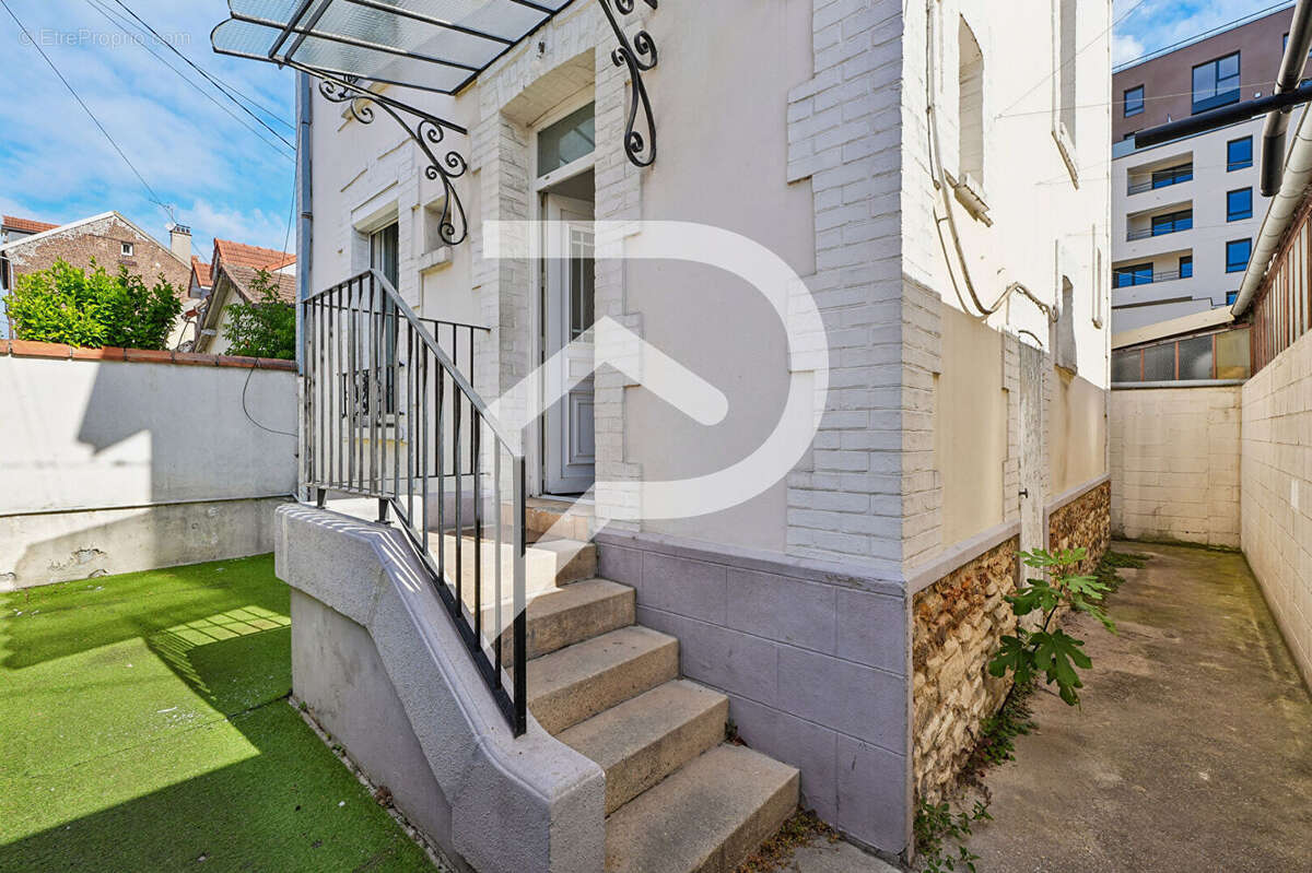 Maison Colombes 4 pièce(s) 96 m2 - photo 2