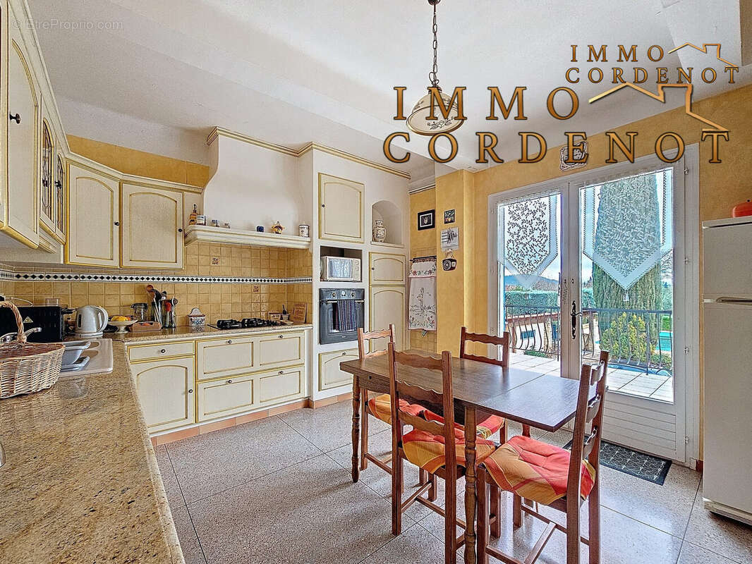 Maison à BESSE-SUR-ISSOLE