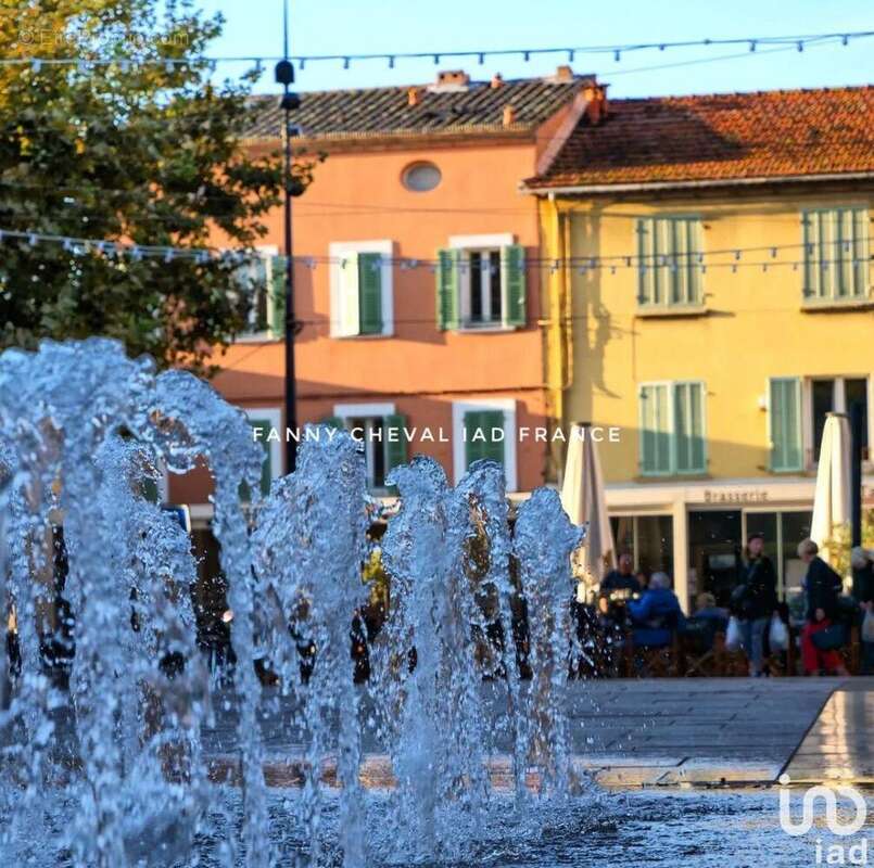 Photo 2 - Commerce à SIX-FOURS-LES-PLAGES