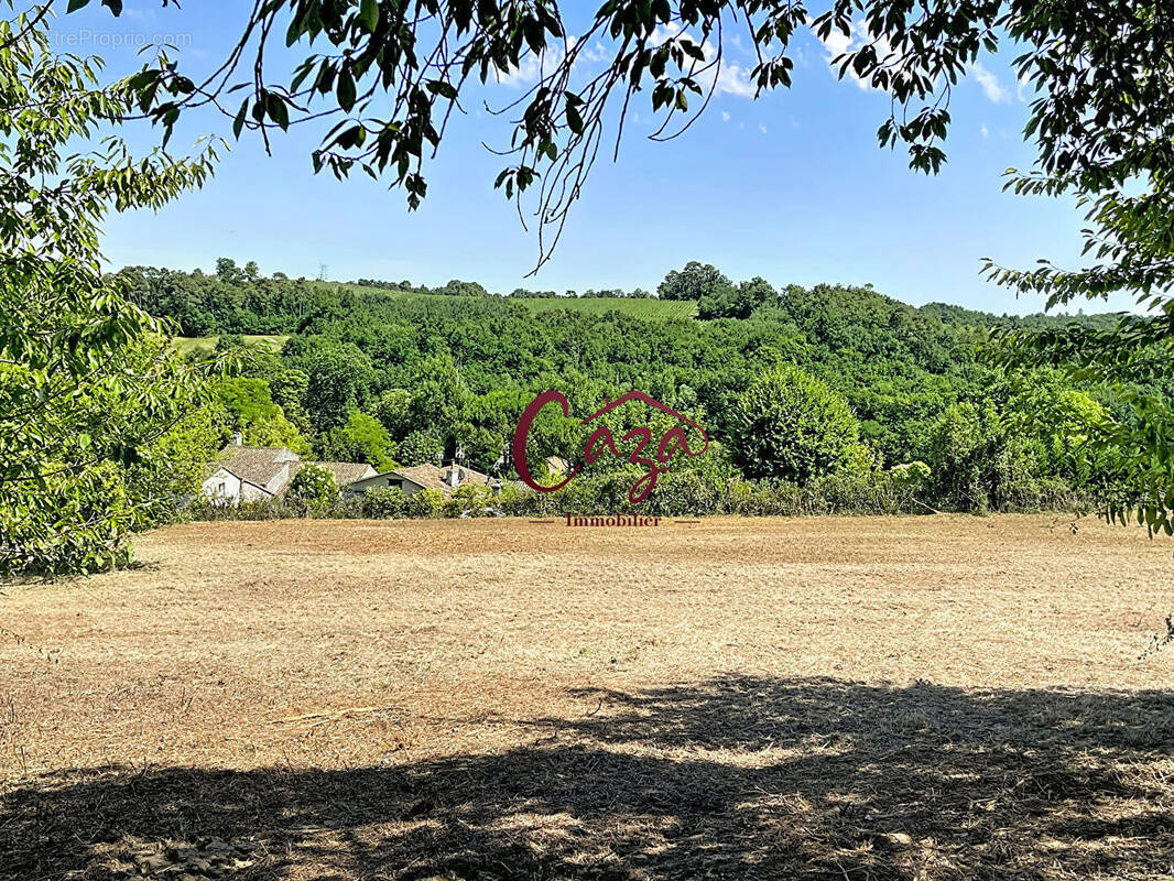 Terrain à SAINT-GENES-DE-LOMBAUD