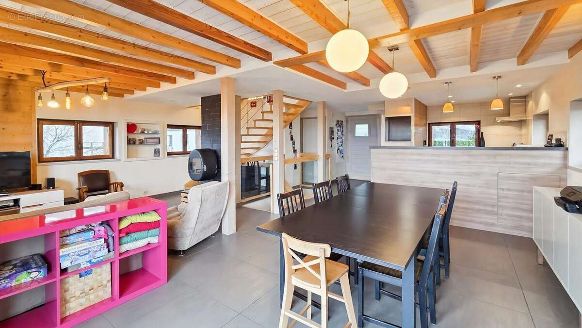 Maison à MONNETIER-MORNEX