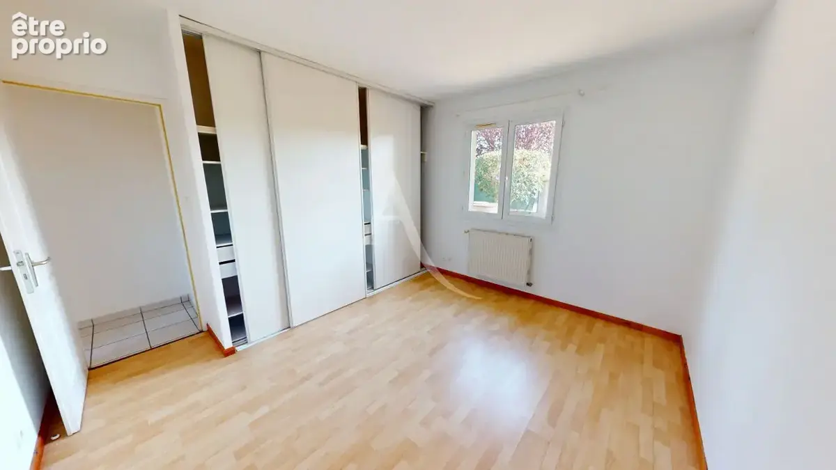 Maison 4 pièce(s) plus bureau, de plain pied et avec garage. - photo 8