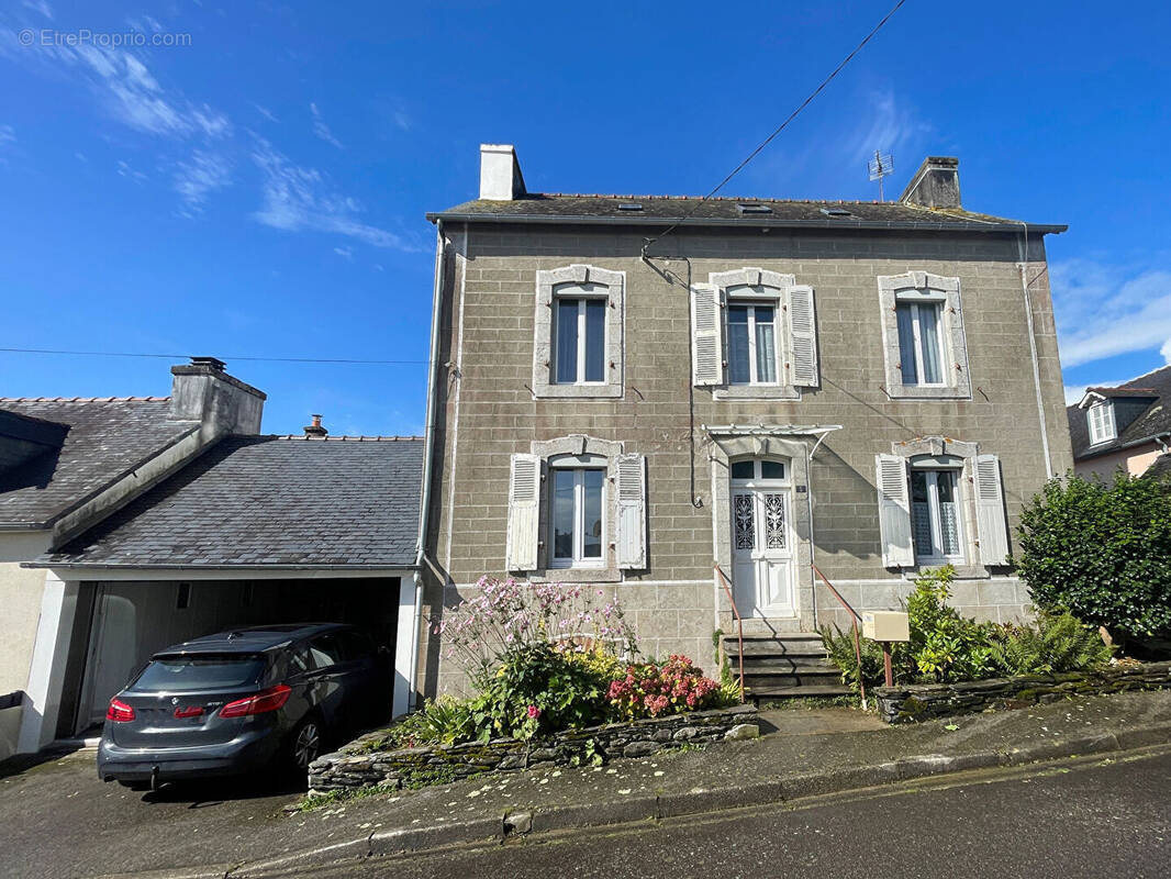 Maison à CHATEAUNEUF-DU-FAOU