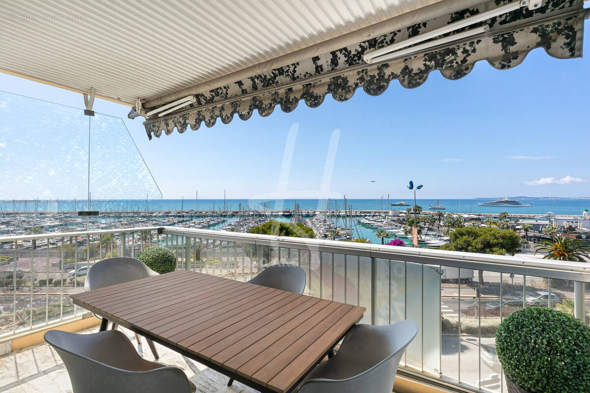 Appartement à SAINT-LAURENT-DU-VAR