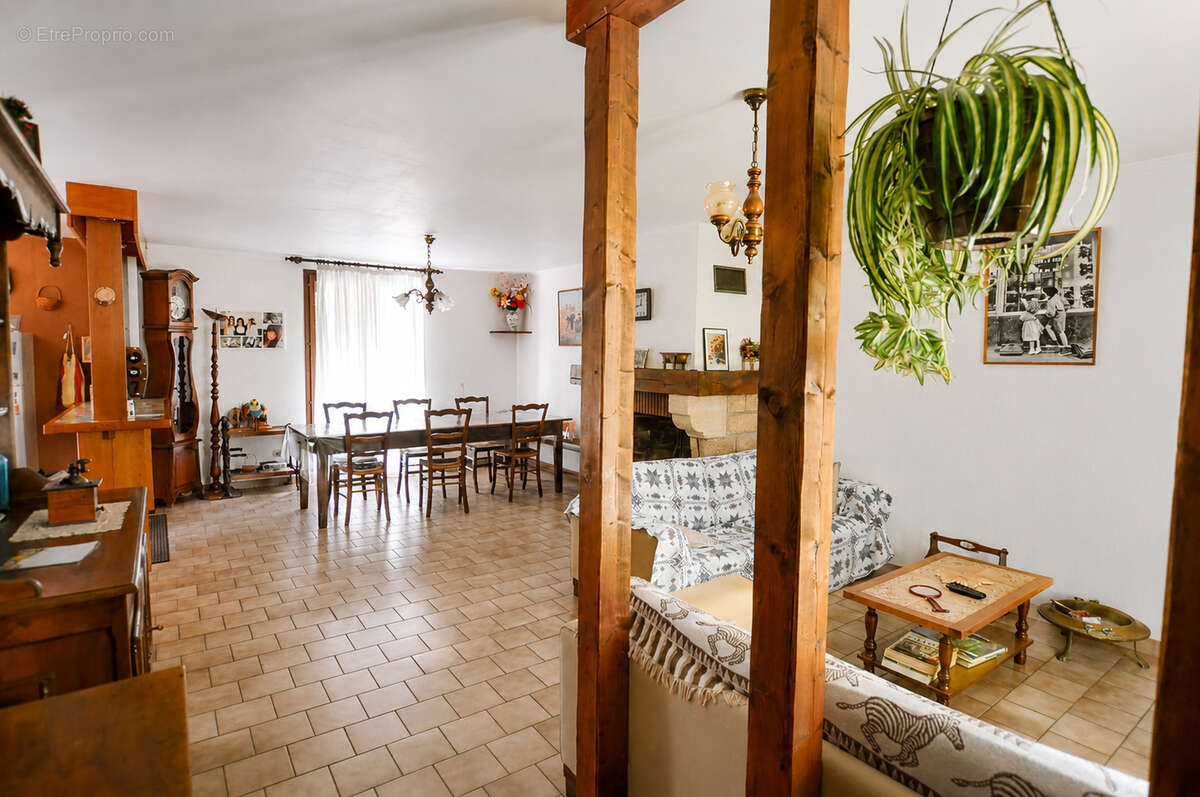 Maison à JAUJAC