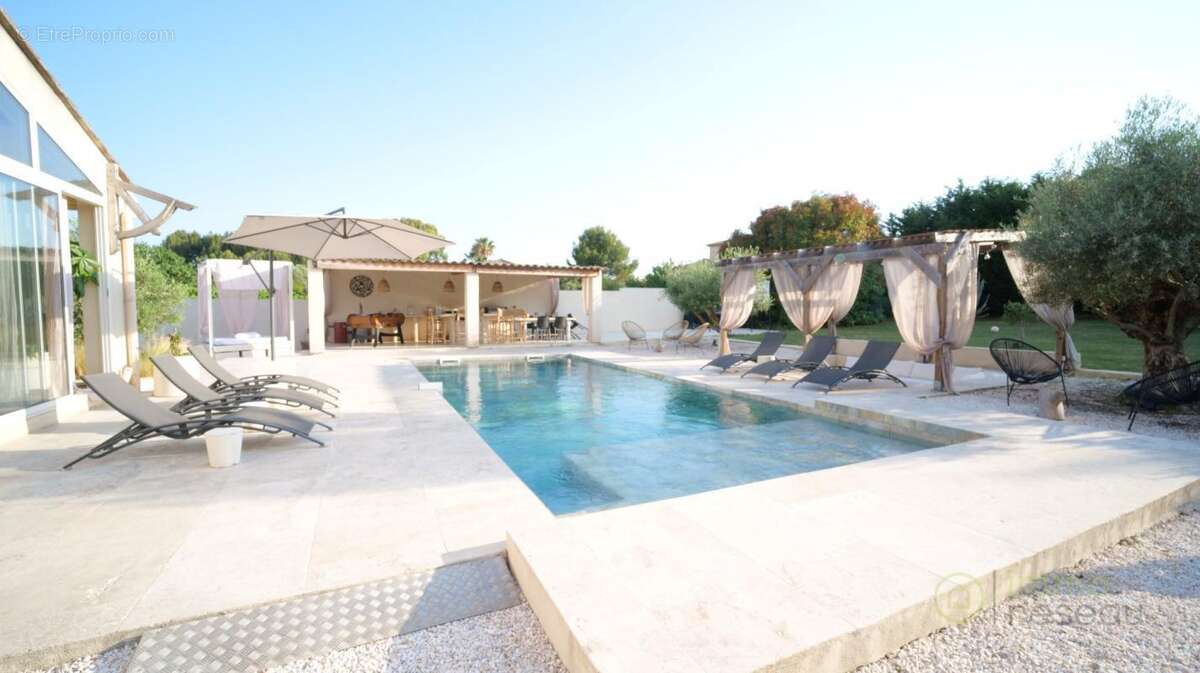 Maison 216 m² à Plaissan  - photo 2