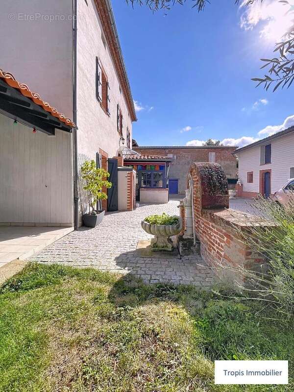   - Maison à SAINT-LEON