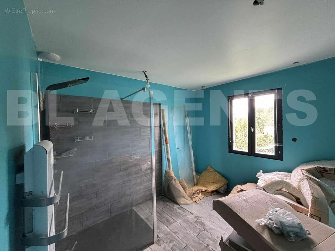 sdb - Maison à CARIGNAN