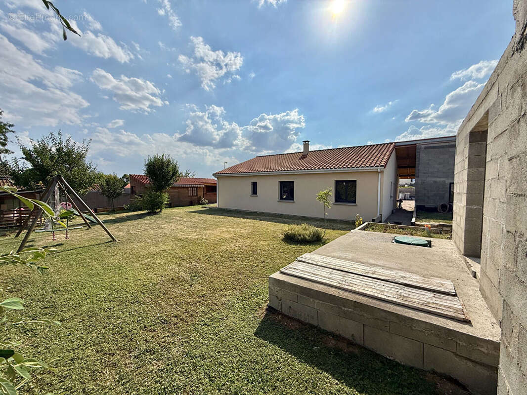 ARTONNE / Villa à vendre de plain-pied de 113 M2 avec garage et annexe extérieur pour réceptions ! - photo 13