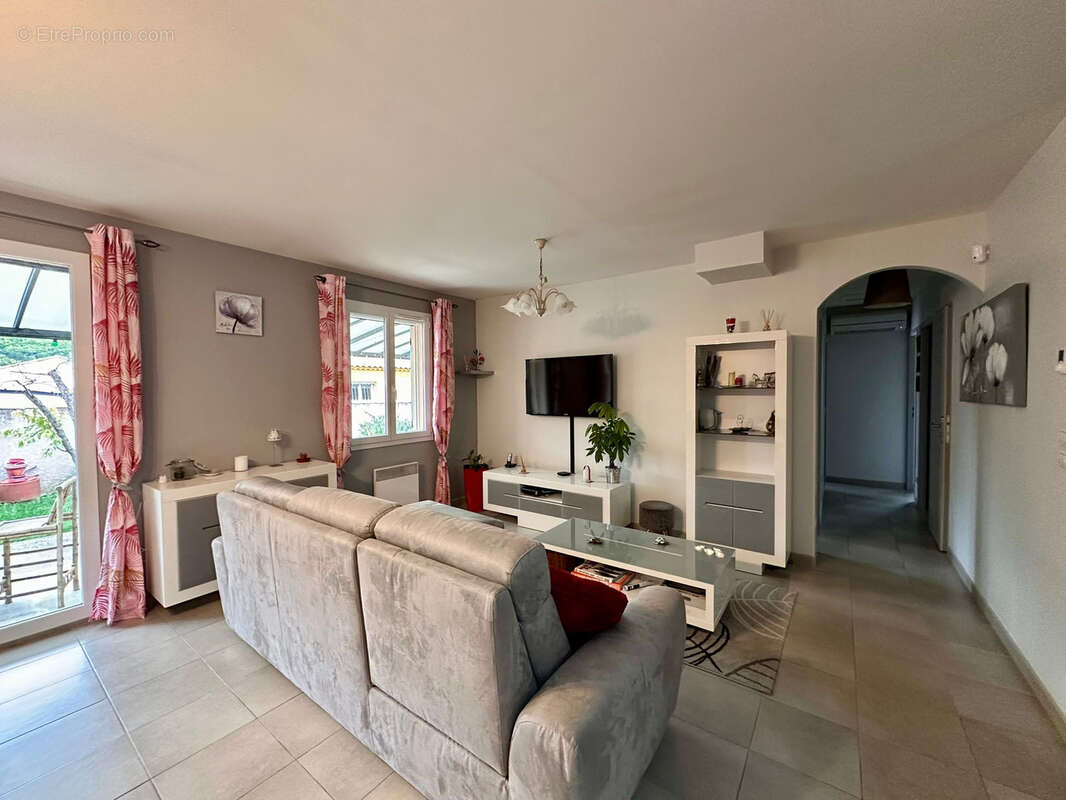 Maison à SAINT-JULIEN