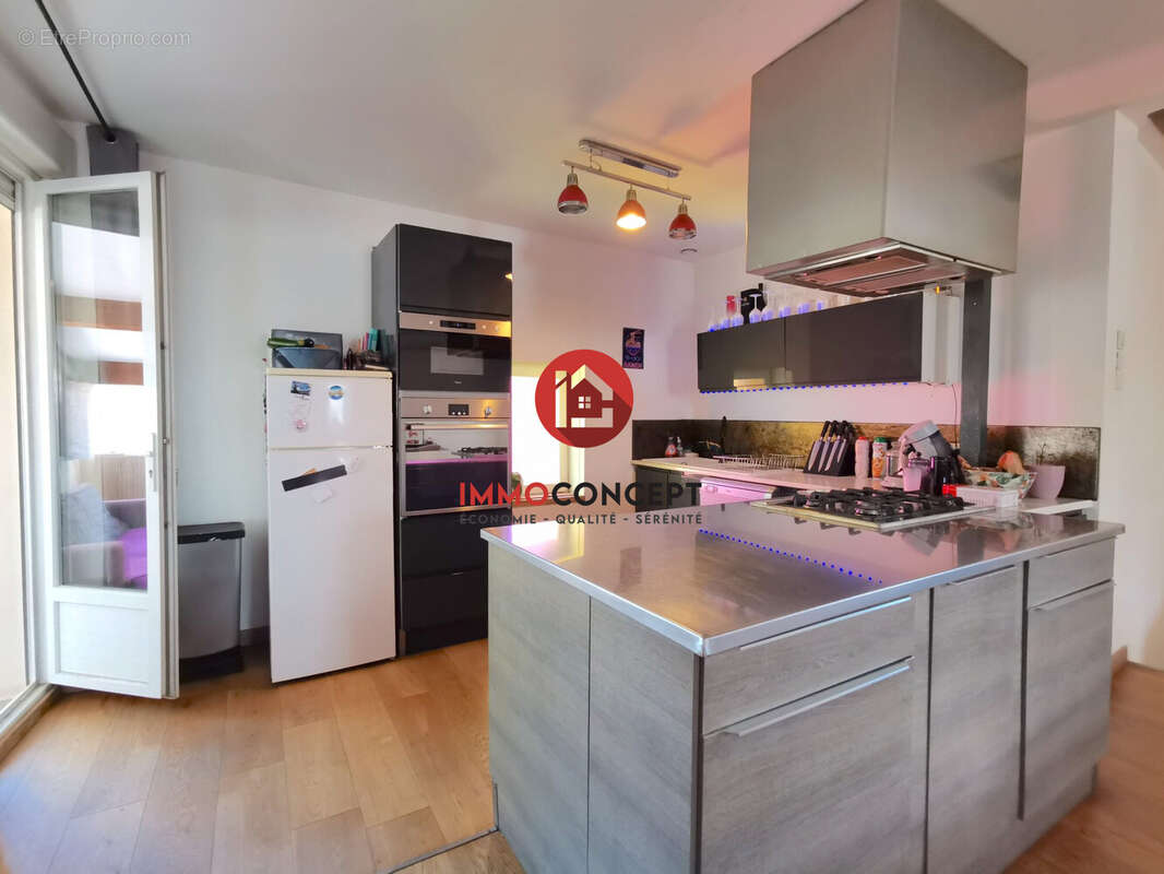 Maison à LAUDUN-L&#039;ARDOISE