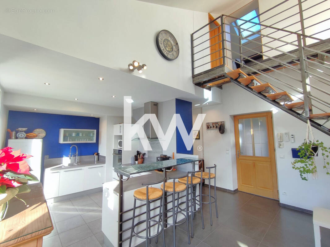 Appartement 91 m² à Roche-La-Moliere  - photo 1