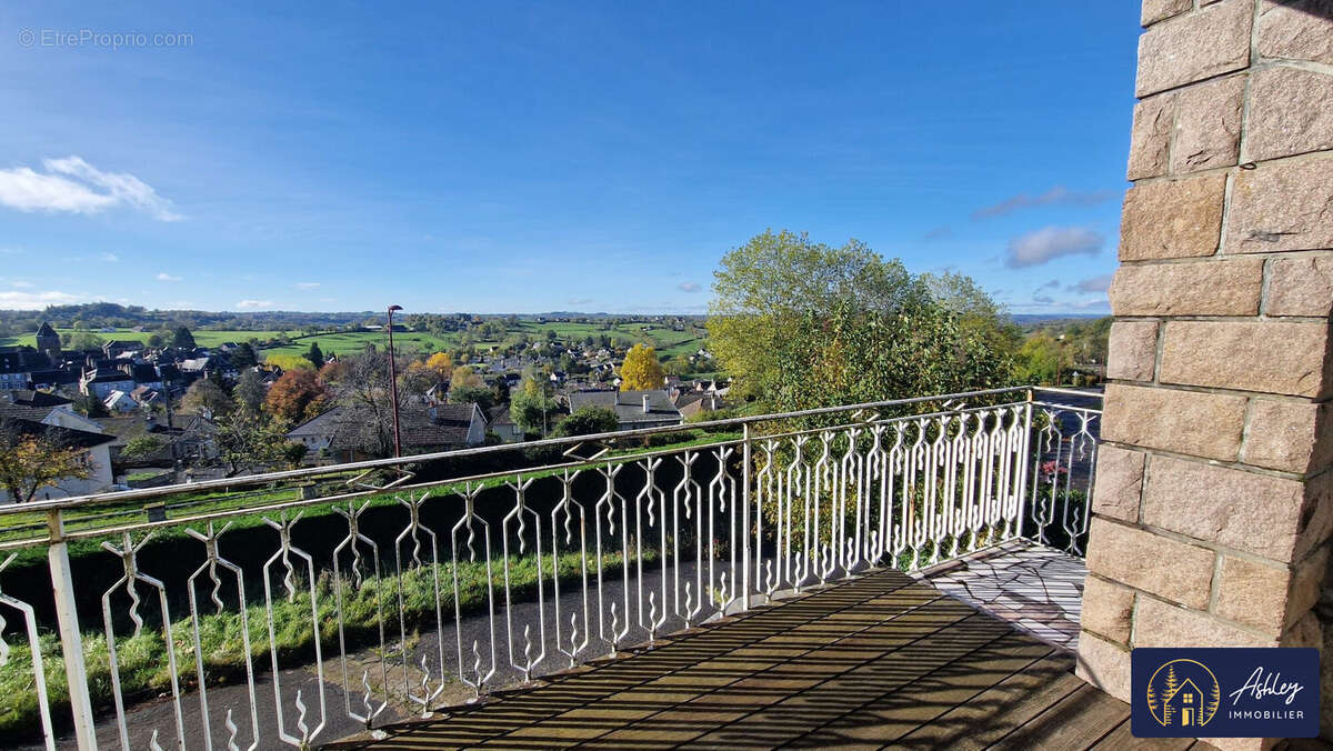 Maison 7 pièces MAURIAC - Maison à MAURIAC