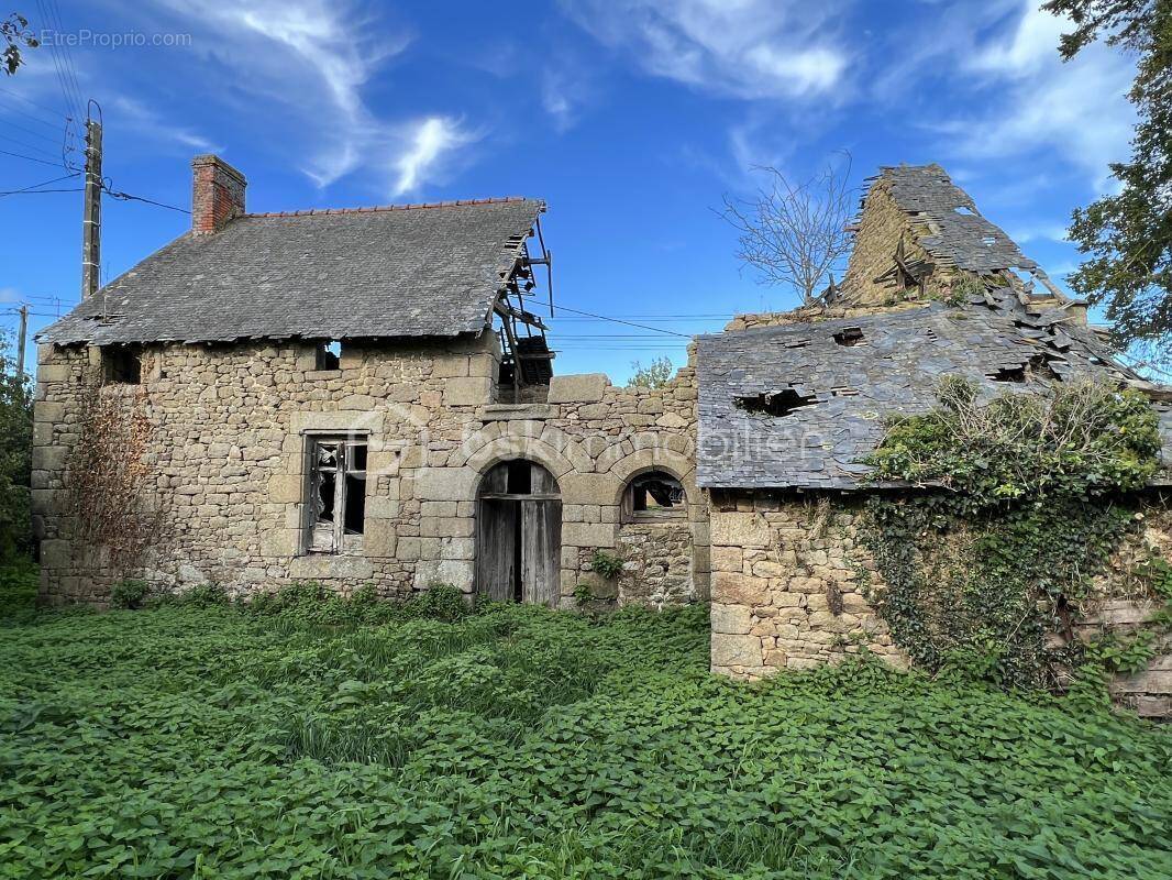 Maison à BAZOUGES-LA-PEROUSE