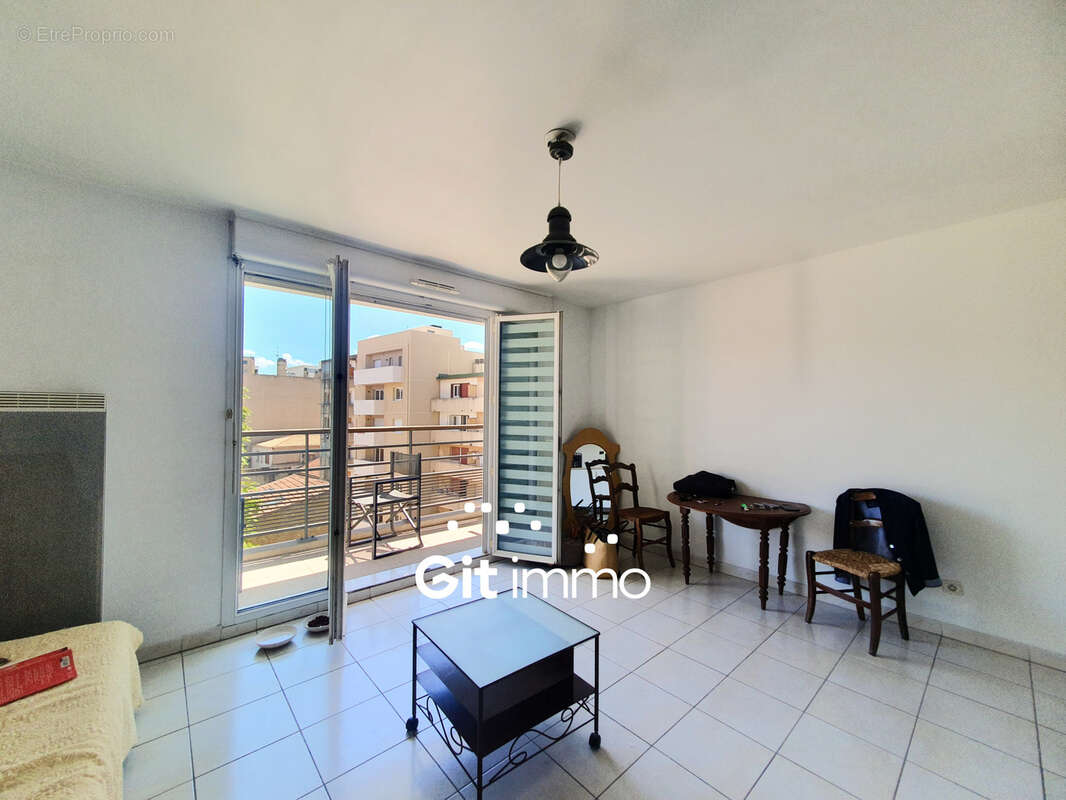 Appartement à MARSEILLE-4E
