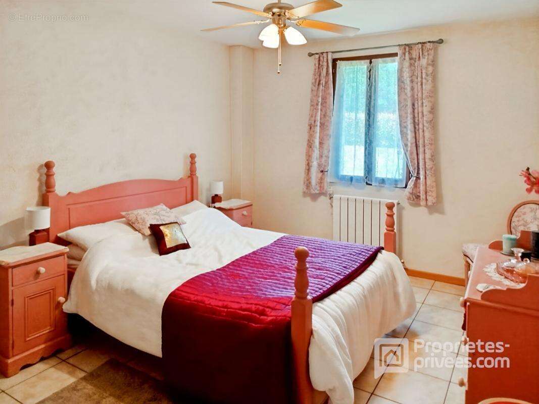 Maison à SAINT-VINCENT-DE-CONNEZAC