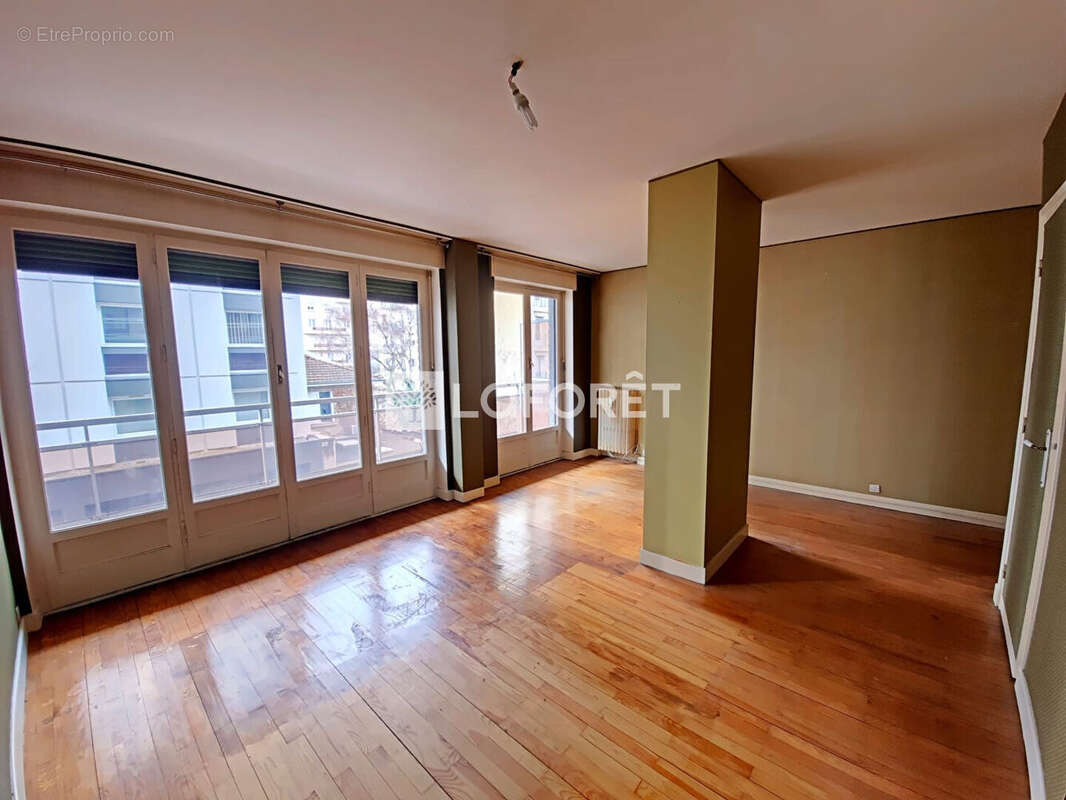 Appartement à SAINT-ETIENNE
