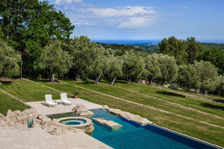 Prestigieuse Propriété à Chateauneuf de Grasse - photo 14