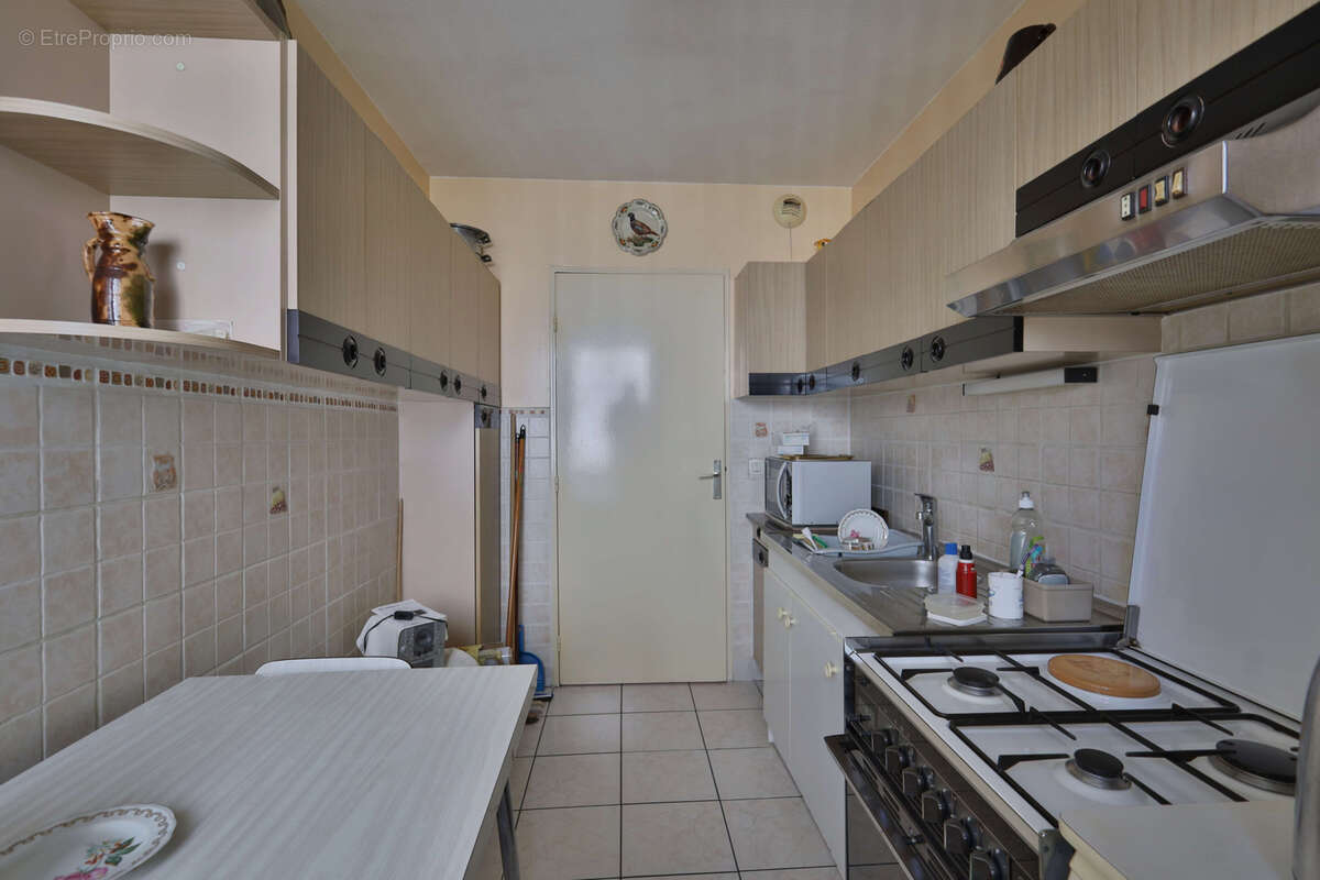 Appartement type T3 - 76,56 m2 habitables (loi carrez) - BALCON - GARAGE. - photo 2