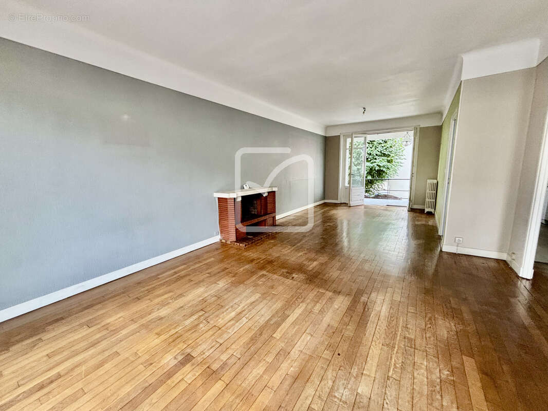Belle maison en pierre de 154 m2 située quartier des Lycées, à 2min à pieds du centre ville - photo 4