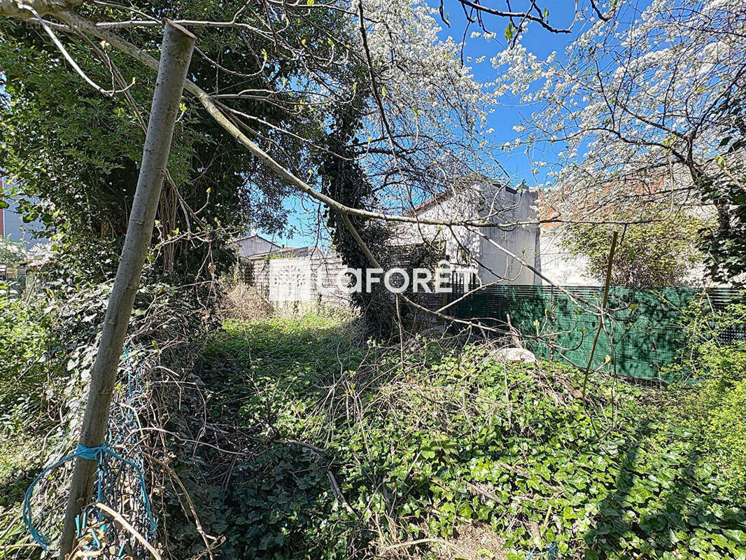 Terrain constructible de 557m² avec maison de 60m² à Bagnolet - photo 9