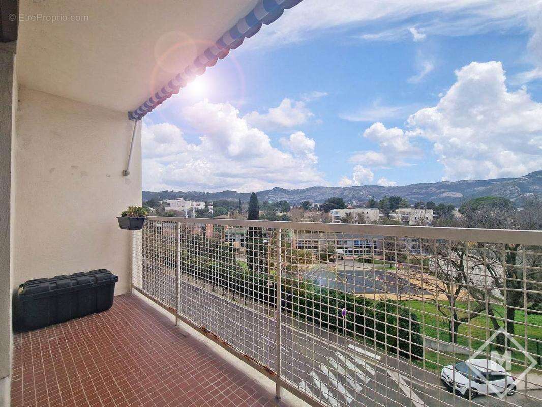 Vente magnifique Type 4 avec deux balcons vue mer Mazargues 13009 - photo 9